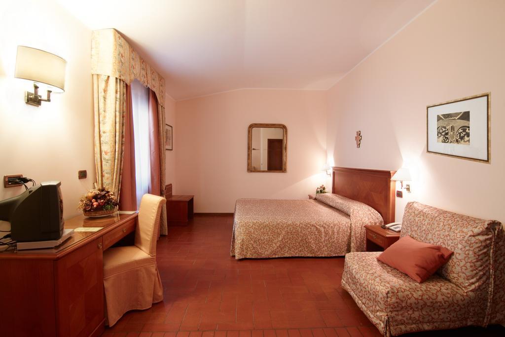 Hotel Ristorante Le Terrazze Sul Gargano 圣乔瓦尼·罗通多 客房 照片